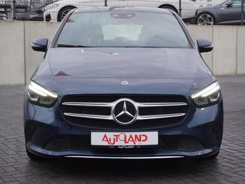Gebraucht Mercedes B220 Progressive 190 PS (139 kW) 2019 Blau Van / Kleinbus