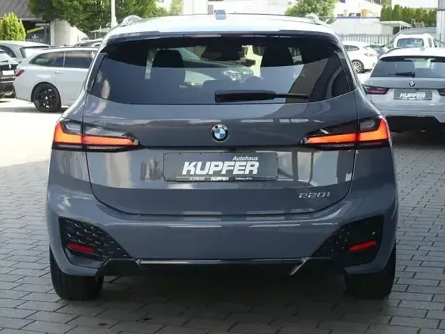 Gebraucht BMW 220 Active Tourer M Sport 170 PS (125 kW) 2024 Grau Van / Kleinbus