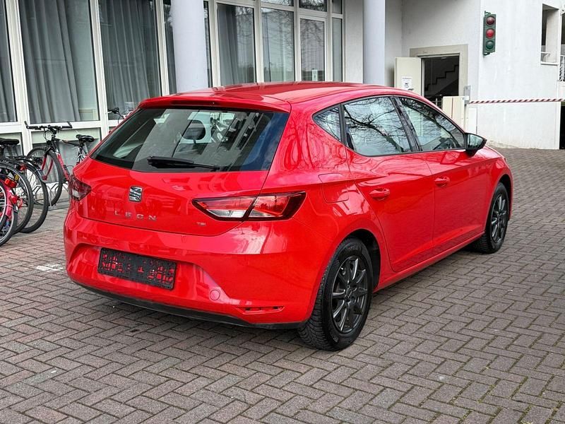 Gebraucht Seat Leon Style 105 PS (77 kW) 2013 "emocion" rot Kleinwagen
