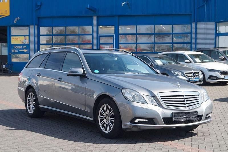 Gebraucht Mercedes E250 204 PS (150 kW) 2010 Silber Kombi