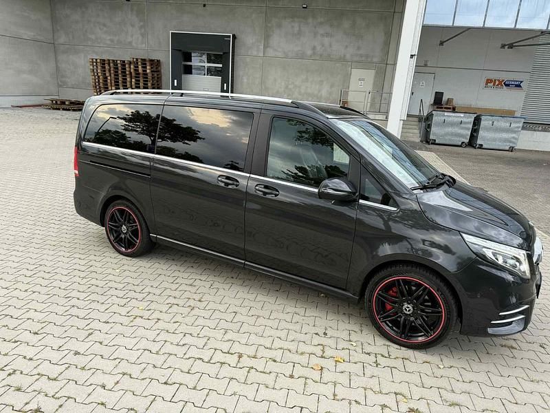Grau Gebraucht 2019 Mercedes V300 Avantgarde Van / Kleinbus | 48.500 € (Teuer) - Bild 1/4