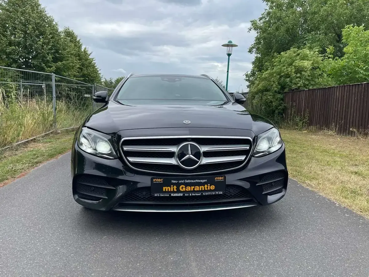 Gebraucht Mercedes E300 AMG line 306 PS (225 kW) 2019 Obsidianschwarz  metalliclack Kombi