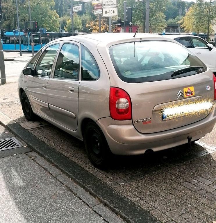 Beige Gebraucht 2005 Citroën Xsara Picasso Comfort Van / Kleinbus | 1.889 € (Fairer Preis) - Bild 1/4