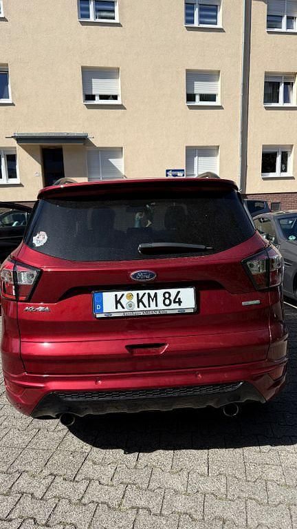 Rot Gebraucht 2018 Ford Kuga ST-Line SUV | 19.900 € (Guter Preis) - Bild 1/4