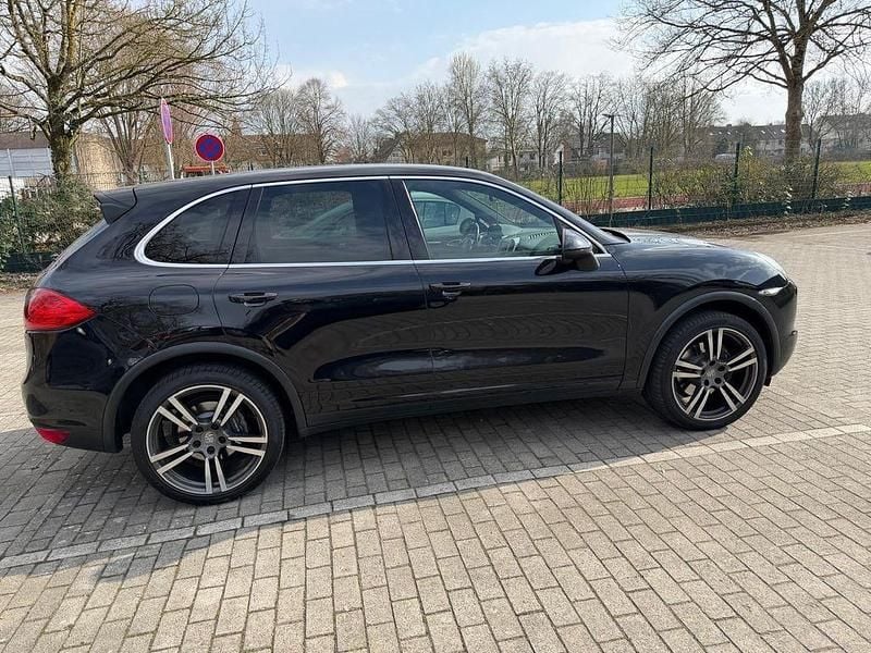 Second-hand Porsche Cayenne 245 CP (180 kW) 2014 Negru SUV