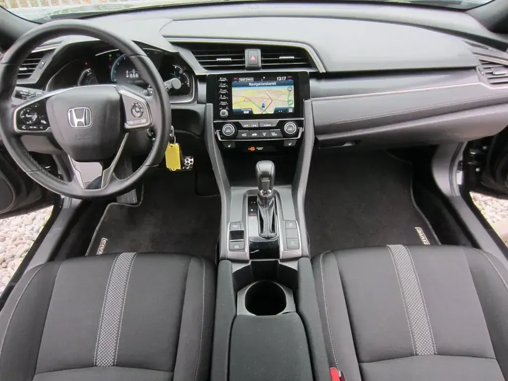Gebraucht Honda Civic Elegance 126 PS (92 kW) 2021 Crystal black Limousine