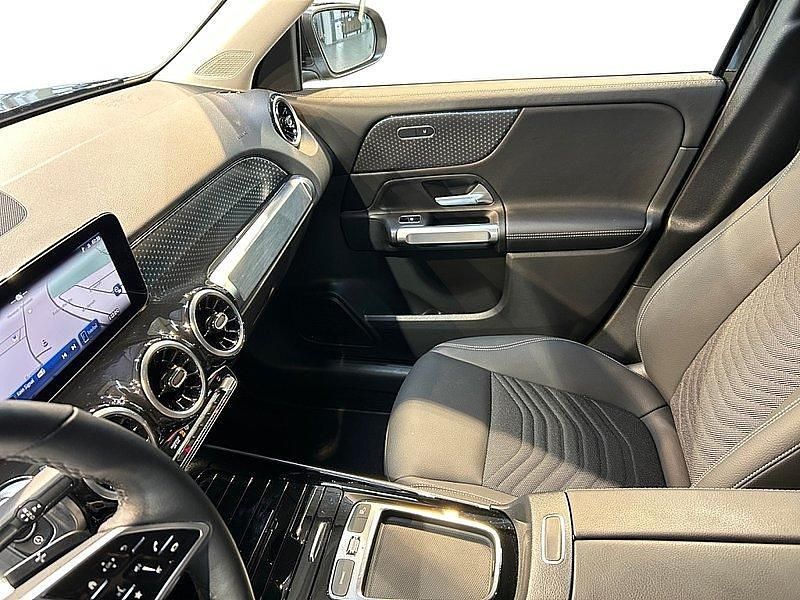 Gebraucht Mercedes GLB220 Progressive 190 PS (139 kW) 2025 Metalliclack kosmosschwarz SUV
