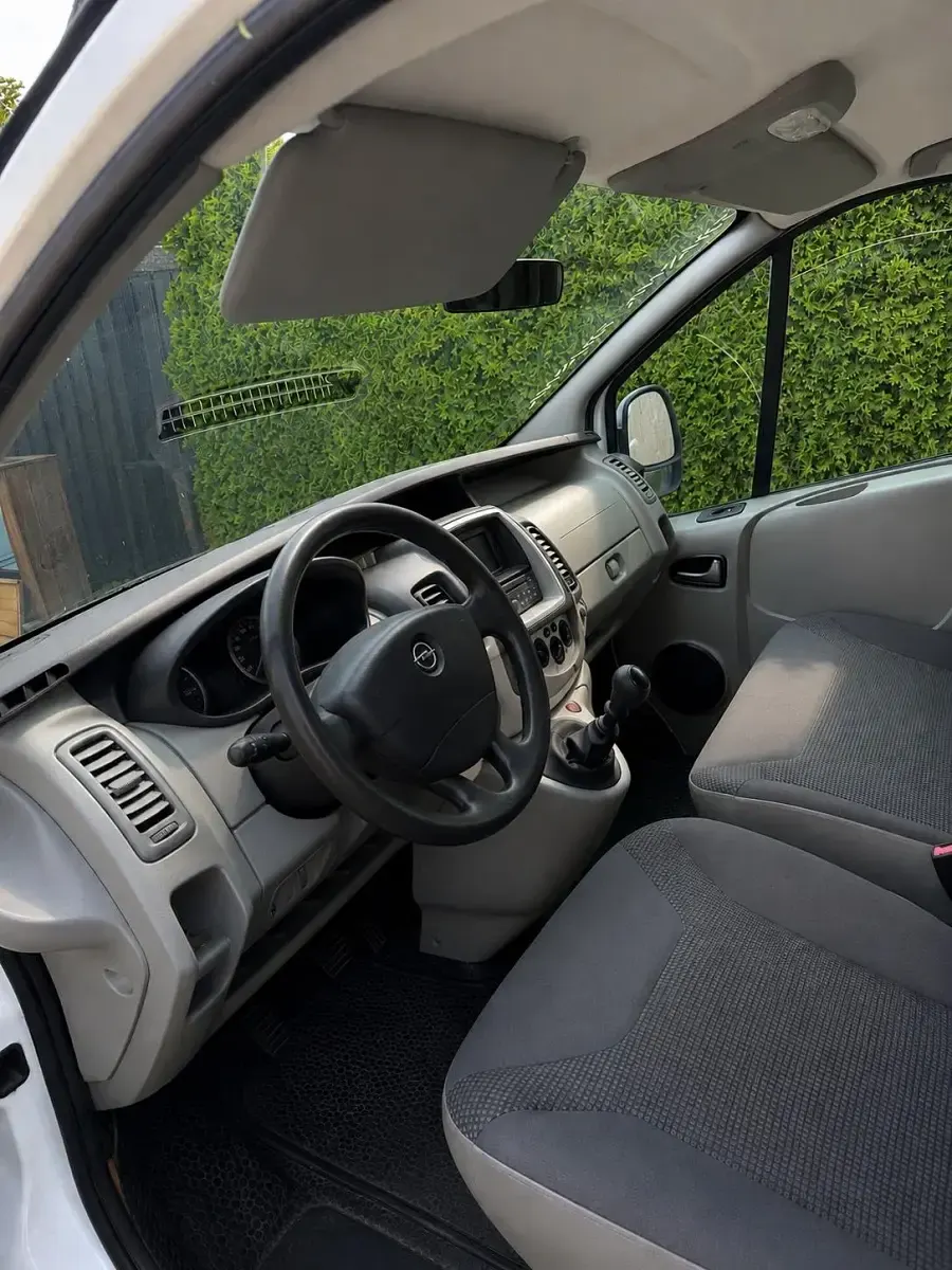 Gebraucht Opel Vivaro 114 PS (83 kW) 2010 Weiß Van / Kleinbus