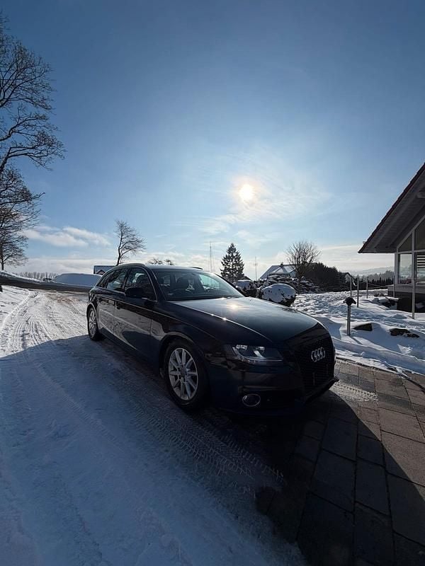 Gebraucht Audi A4 120 PS (88 kW) 2011 Schwarz Kombi