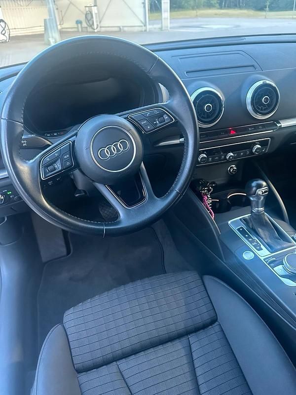 Weiß Gebraucht 2018 Audi A3 Kombi | 16.000 € (Guter Preis) - Bild 1/4