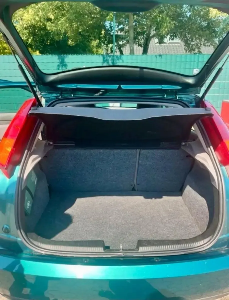 Gebraucht Ford Focus Ambiente 116 PS (85 kW) 1999 Grün Limousine