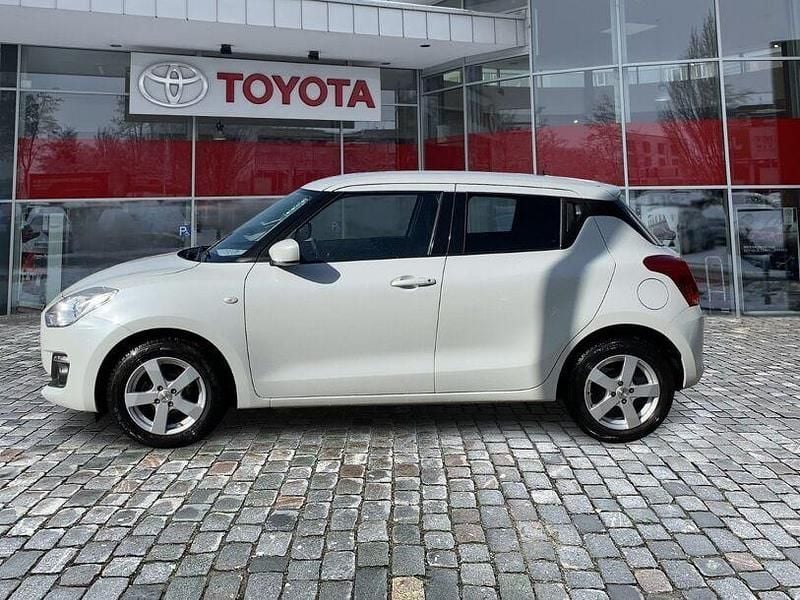 Second-hand Suzuki Swift Basic 90 CP (66 kW) 2018 Alb Hatchback