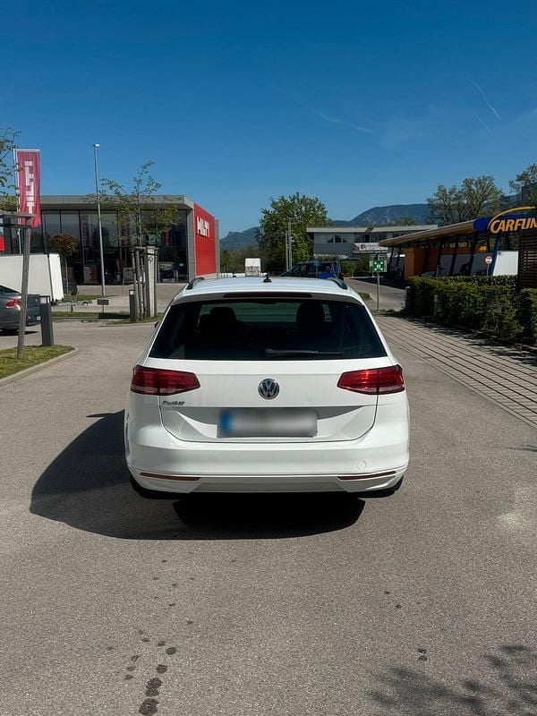 Gebraucht VW Passat 120 PS (88 kW) 2018 Weiß Kombi