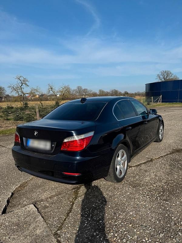 Gebraucht BMW 530 235 PS (172 kW) 2007 Blau Limousine