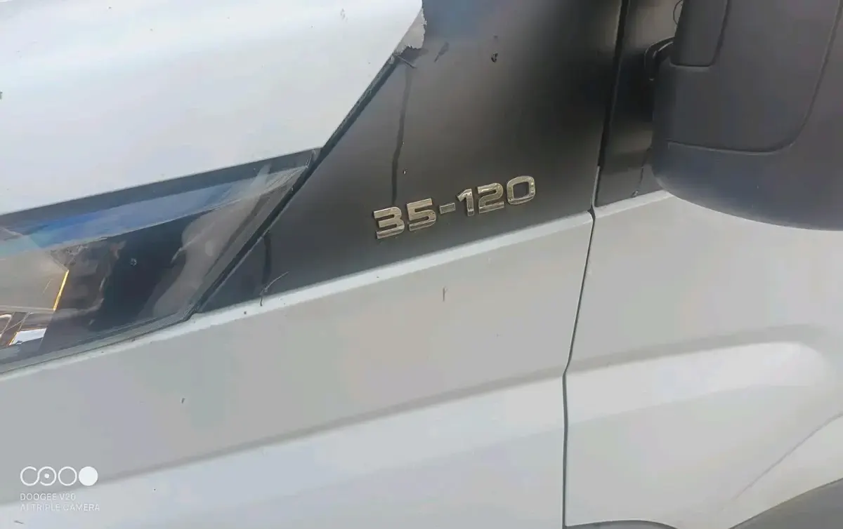 Gebraucht Iveco Daily 116 PS (85 kW) 2017 Weiß Limousine