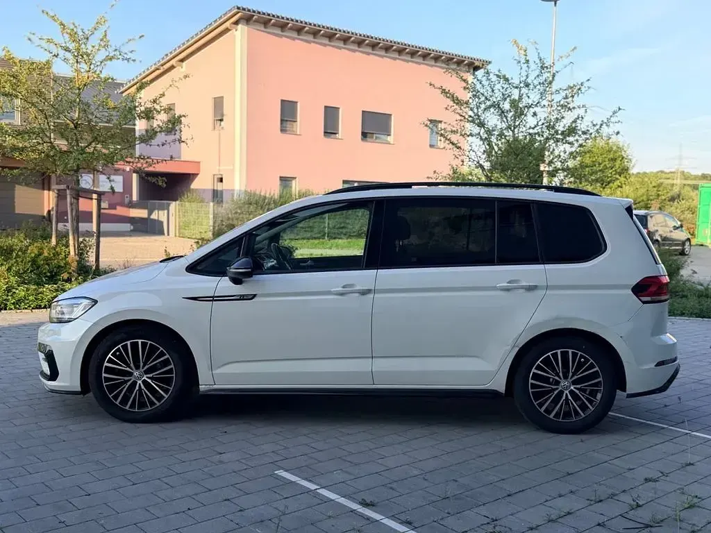 Gebraucht VW Touran Highline 190 PS (139 kW) 2018 Weiß Van / Kleinbus