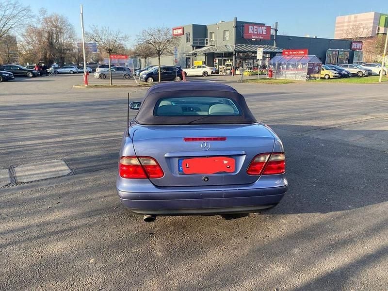 Gebraucht Mercedes CLK200 Avantgarde 136 PS (100 kW) 1998 Blau Cabrio