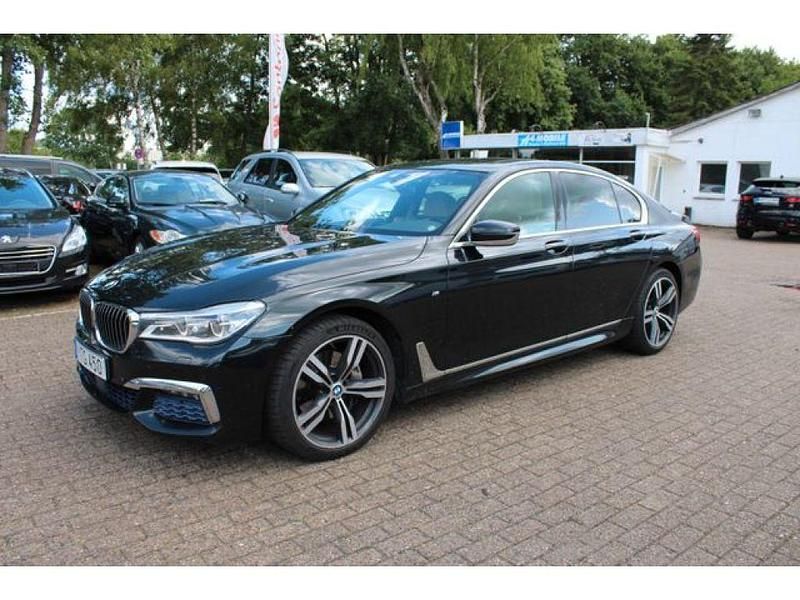 Black sapphire metallic (metallic) Gebraucht 2018 BMW 740 M Sport Limousine | 22.499 € - Bild 1/4