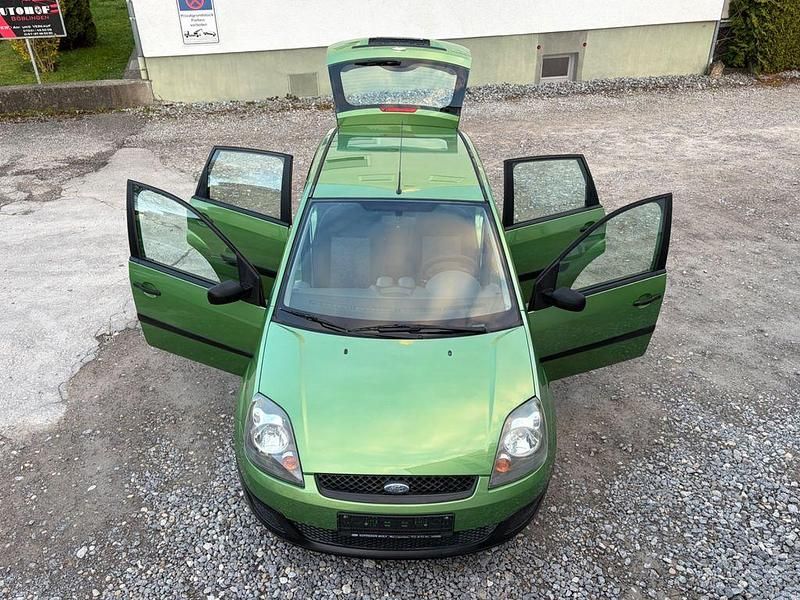 Gebraucht Ford Fiesta Ambiente 69 PS (50 kW) 2006 Grün Kleinwagen