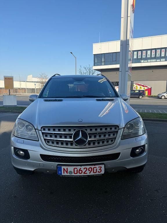 Gebraucht Mercedes ML320 224 PS (164 kW) 2007 Silber SUV