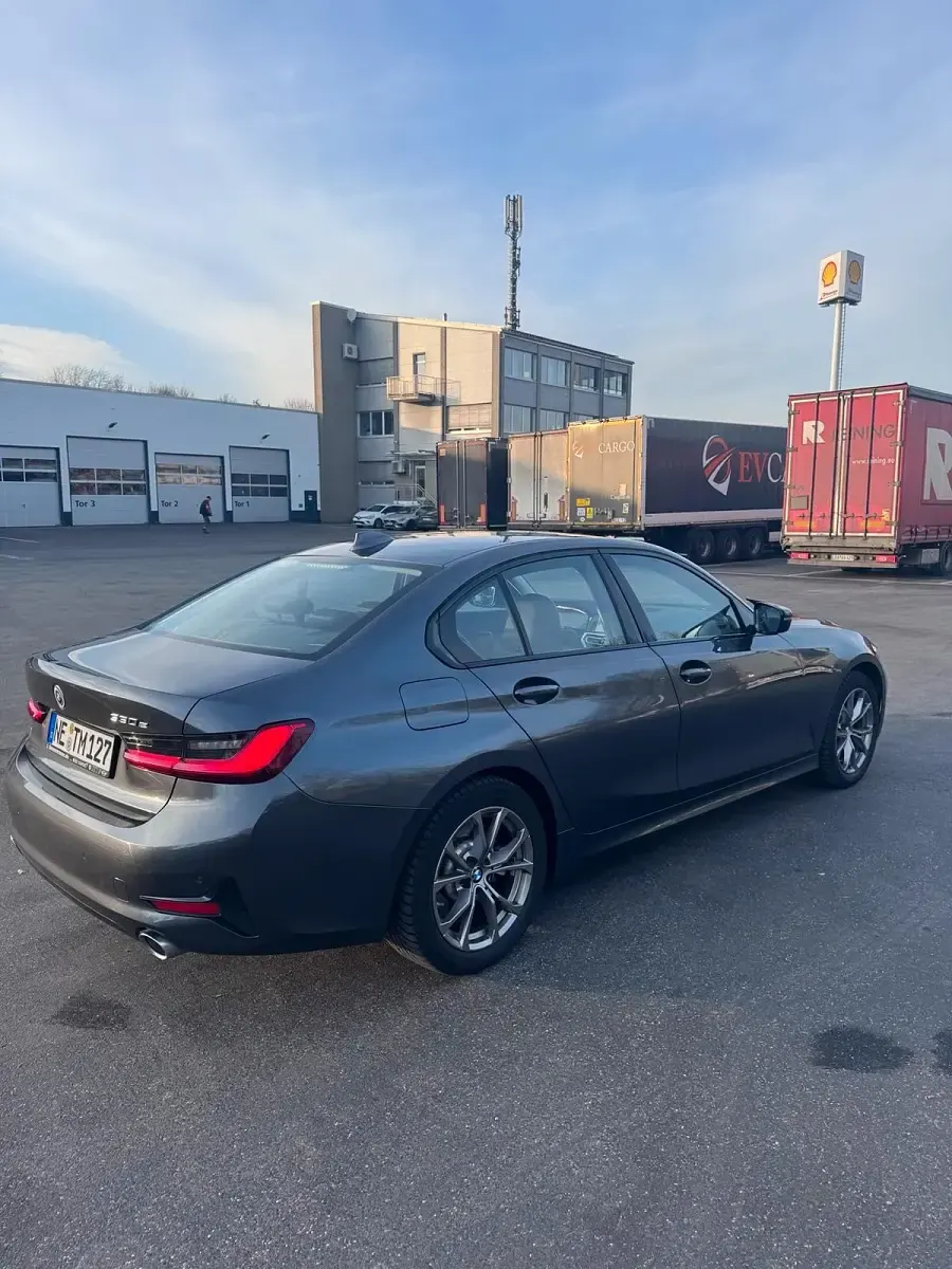 Używany BMW 330e 292 KM (214 kW) 2020 Szary Sedan/Limuzyna