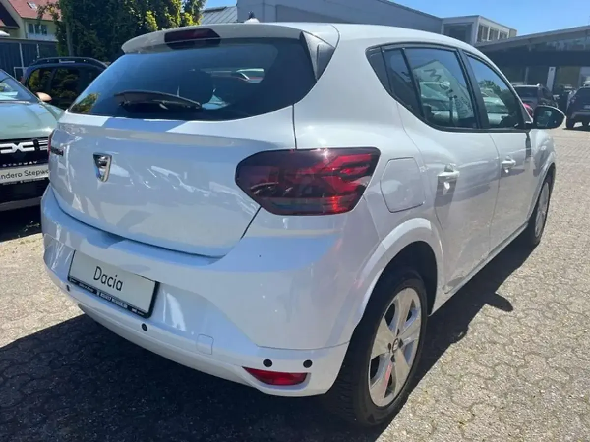 Gebraucht Dacia Sandero Comfort 101 PS (74 kW) 2022 Gletscherweiss Limousine