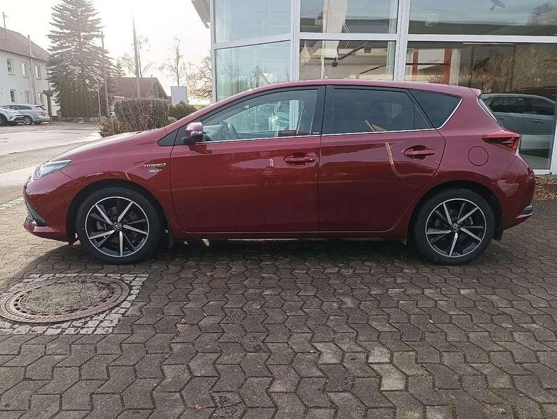 Gebraucht Toyota Auris Hybrid Edition-S 135 PS (99 kW) 2018 Rot Limousine