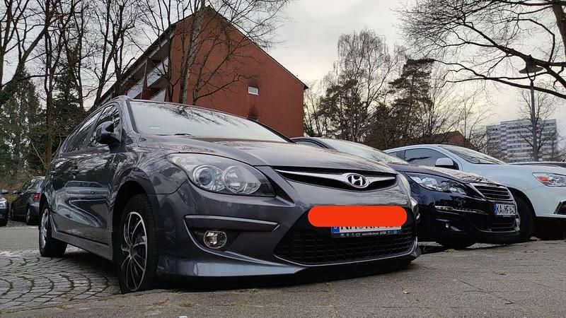 Gebraucht Hyundai i30 Classic 90 PS (66 kW) 2011 Grau Kombi