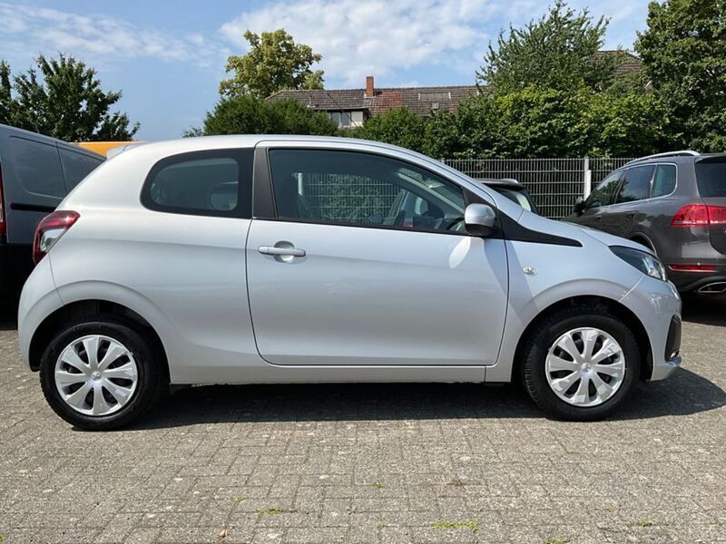 Grau Gebraucht 2018 Peugeot 108 Active Kleinwagen | 4.950 € (Superpreis) - Bild 1/4