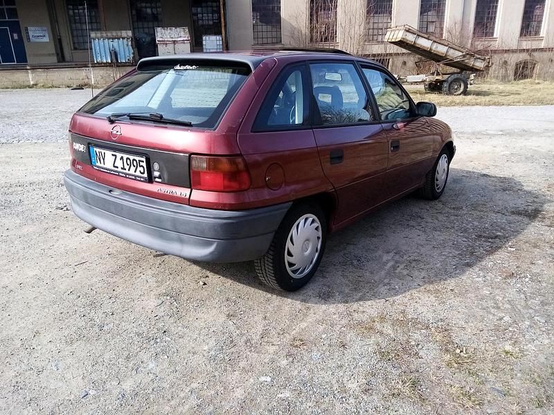 Gebraucht Opel Astra 71 PS (52 kW) 1995 Rot Kleinwagen