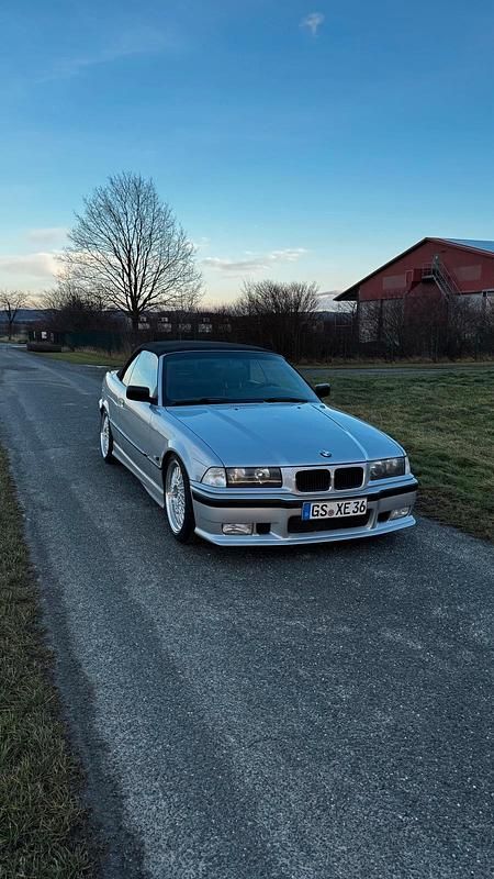 Silber Gebraucht 1996 BMW 318 Cabriolet Cabrio | 7.499 € (Etwas zu teuer) - Bild 1/4