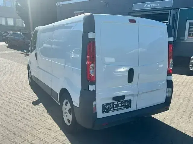 Gebraucht Opel Vivaro 114 PS (83 kW) 2013 Casablancaweiss/glacier/arctic Van / Kleinbus