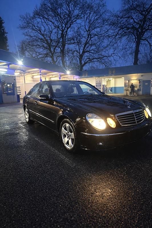 Schwarz Gebraucht 2006 Mercedes E280 Avantgarde Limousine | 3.200 € - Bild 1/4
