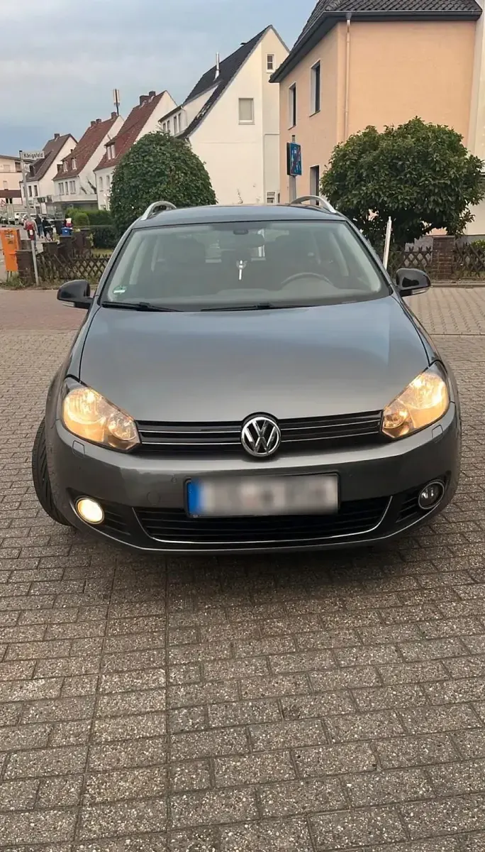Gebraucht VW Golf VII 105 PS (77 kW) 2012 Silber Limousine