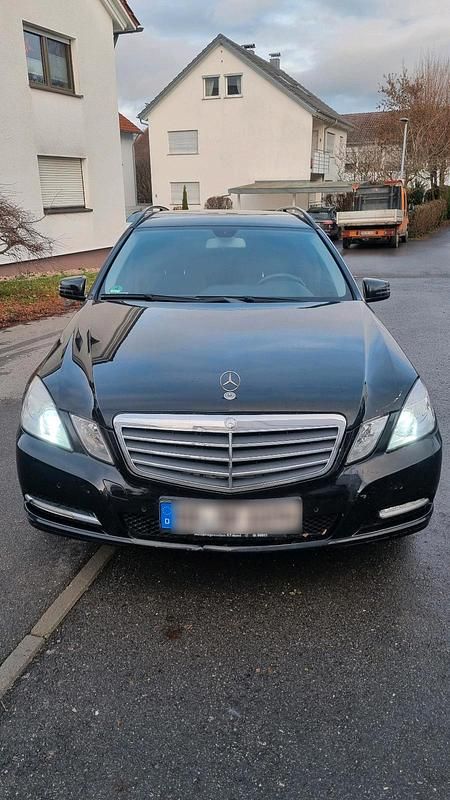 Gebraucht Mercedes E200 136 PS (100 kW) 2012 Schwarz Kombi