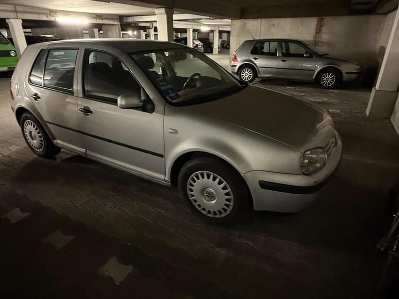 Gebraucht VW Golf III 90 PS (66 kW) 1999 Silber Kleinwagen