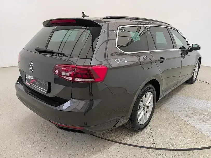 Gebraucht VW Passat Business 150 PS (110 kW) 2024 Mangangrau metallic Kombi