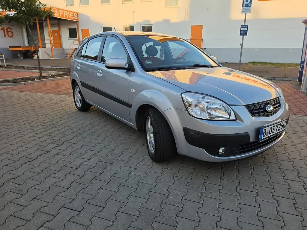 Gebraucht Kia Rio EX 97 PS (71 kW) 2005 Silber Limousine