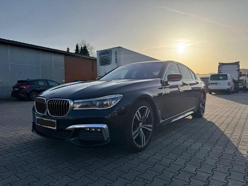 Gebraucht BMW 750 M Sport 449 PS (330 kW) 2018 Blau Limousine