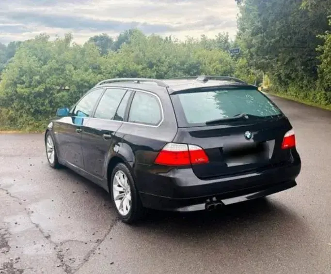 Gebraucht BMW 530 235 PS (172 kW) 2009 Schwarz Kombi