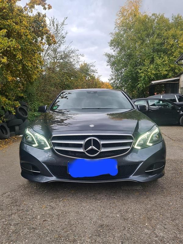 Grau Gebraucht 2013 Mercedes E350 Limousine | 14.900 € (Superpreis) - Bild 1/4