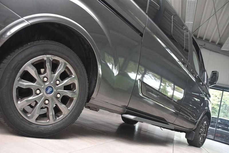 Gebraucht Ford Tourneo Titanium X 185 PS (136 kW) 2022 Silber Van / Kleinbus