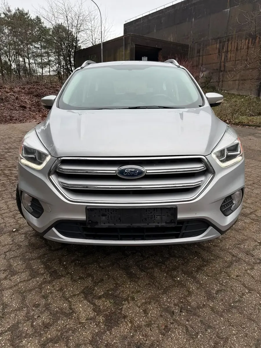 Używany Ford Kuga 120 KM (88 kW) 2017 Srebrny SUV