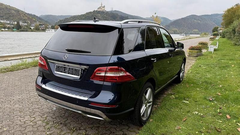Gebraucht Mercedes ML350 258 PS (189 kW) 2012 Blau SUV