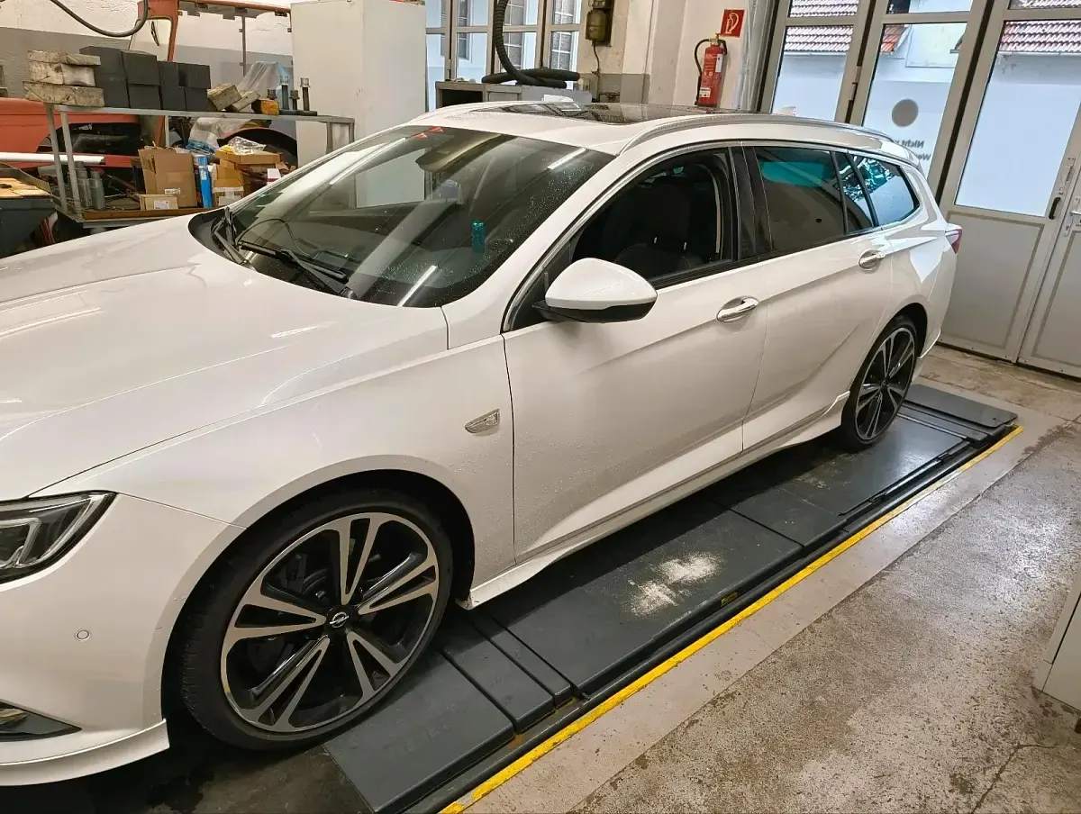 Gebraucht Opel Insignia 260 PS (191 kW) 2018 Weiß Kombi