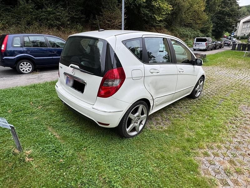 Gebraucht Mercedes A150 95 PS (69 kW) 2009 Weiß Limousine