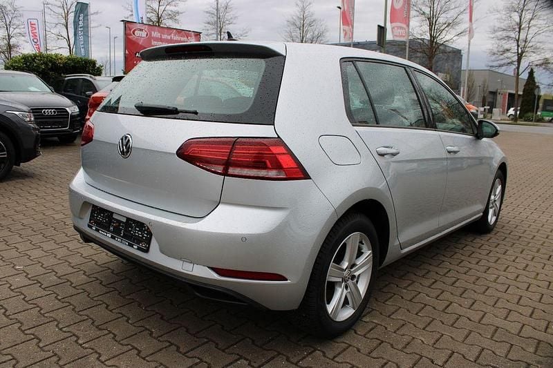 Gebraucht VW Golf VII 116 PS (85 kW) 2018 Silber Limousine