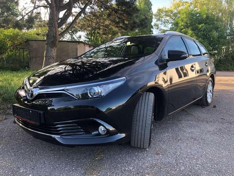 Gebraucht Toyota Auris Design 116 PS (85 kW) 2015 Schwarz Kombi