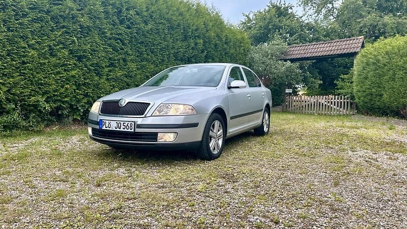 Grau Gebraucht 2005 Skoda Octavia Limousine | 2.050 € (Fairer Preis) - Bild 1/4