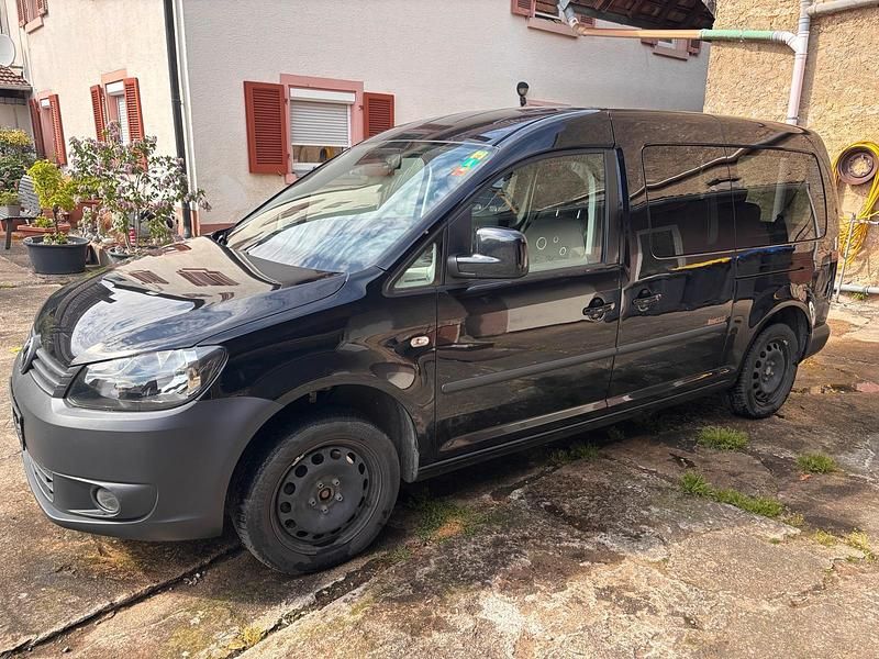 Second-hand VW Caddy 102 CP (75 kW) 2012 Negru Monovolum